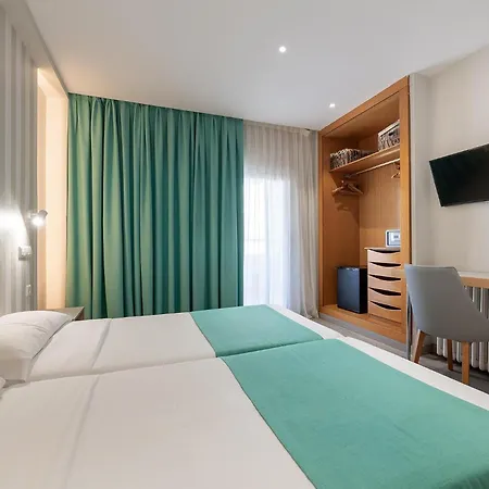 Poseidon Aparthotel 3*